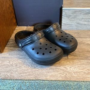 Black shearling lined crocs
